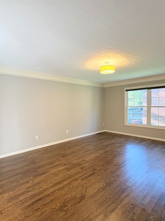 Building Photo - 747 Steeplechase Way
