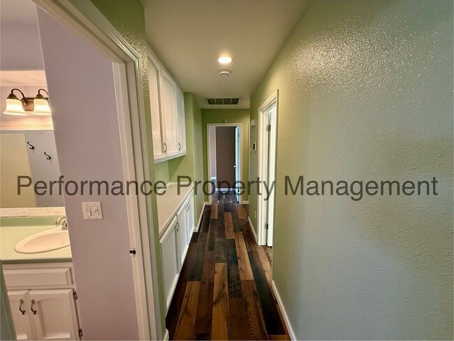 Building Photo - Updated 3 Bed/2 Bath Taft Home w/ Pool, Solar & $0 Deposit Option
