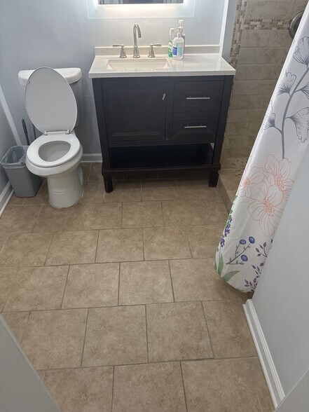 Building Photo - Room in House on Holly Rd NW