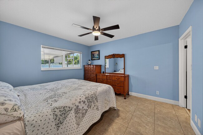 Building Photo - 211 S 57th Way