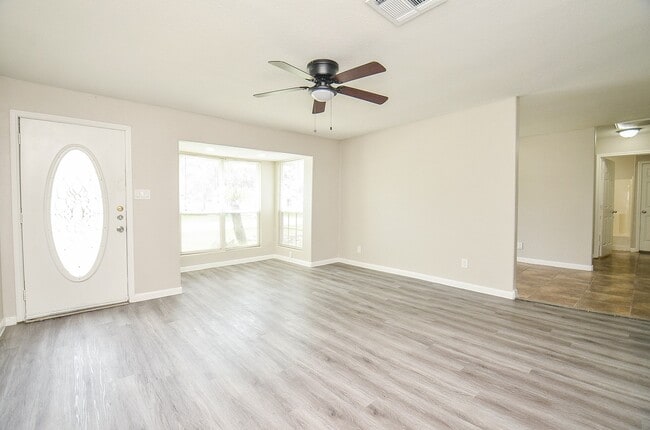 Building Photo - 2110 Pickerton Dr
