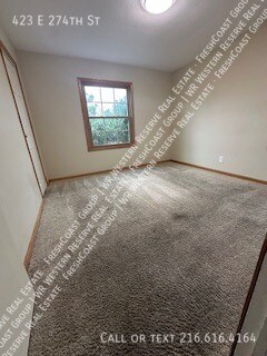 Building Photo - 423 E 274th St