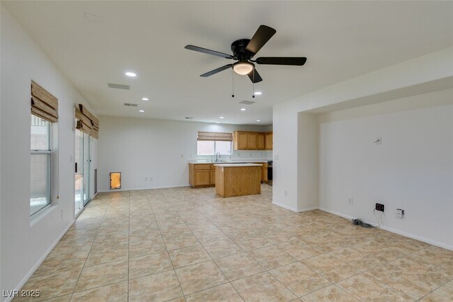 Building Photo - 210 Lynbrook St