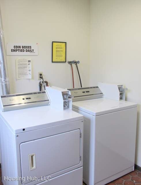 Building Photo - 1429 Case Ave