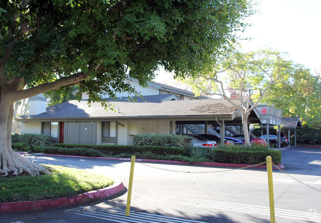 Building Photo - La Jolla Park Villas