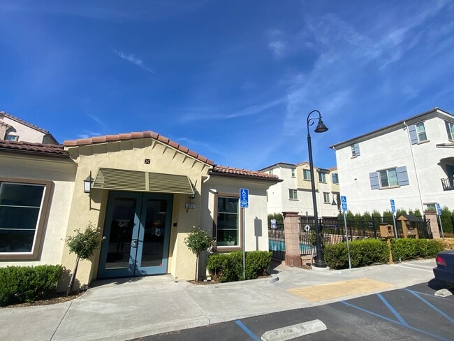 Building Photo - Downtown Upland 3 Bedroom Condo