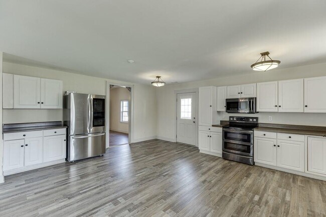 Building Photo - 1051 Gage Dr