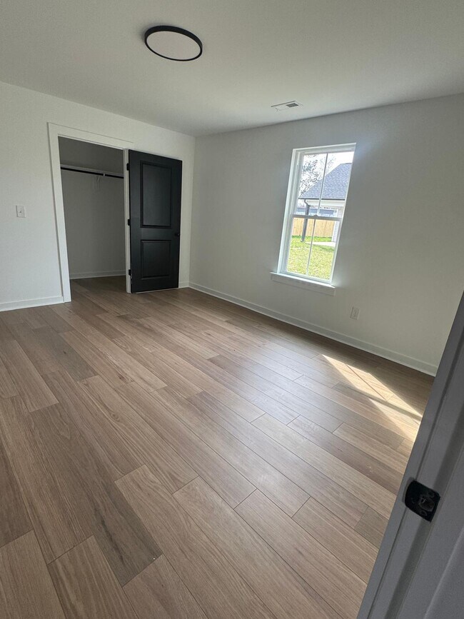 Building Photo - 512 Crump St