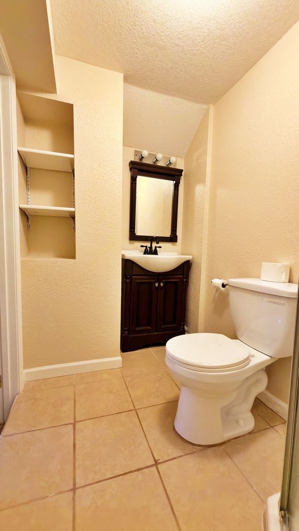 Building Photo - Fantastic 3 Bd 3 Bth + Office in Cherry Cr...