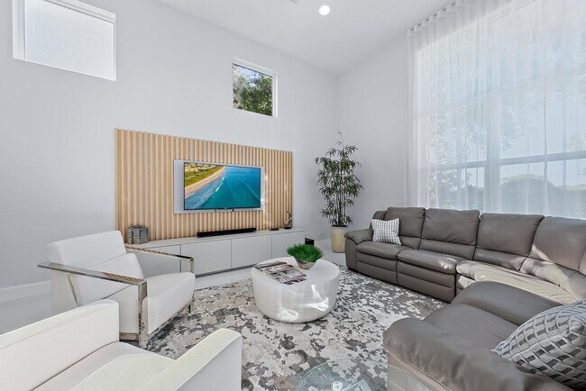 Building Photo - 8988 Lakes Blvd