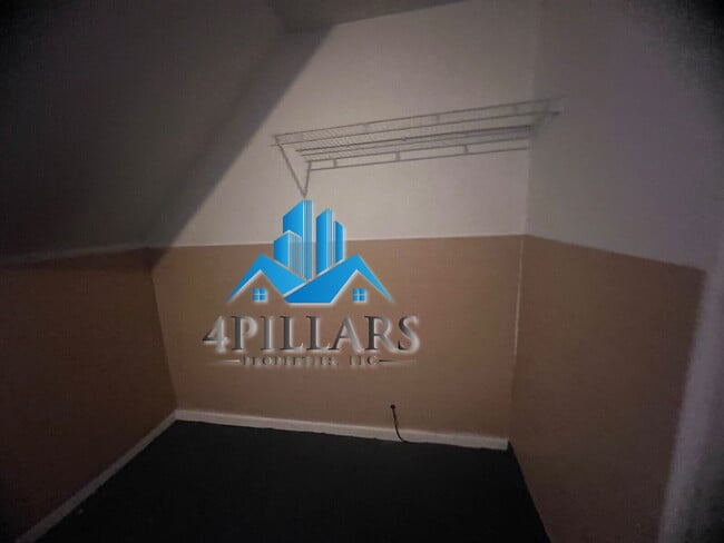 Building Photo - 403 Kenwood St