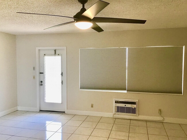 Building Photo - 135 Fanshaw D