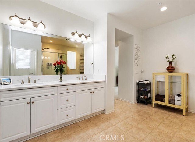 Building Photo - 2772 E Kennedy Privado