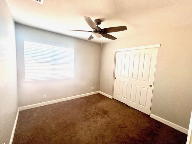 Building Photo - 649 Garden Park Dr