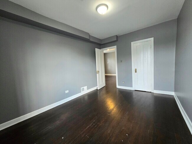 Building Photo - 834 N Christiana Ave
