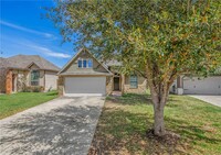 Building Photo - 215 Simi Dr