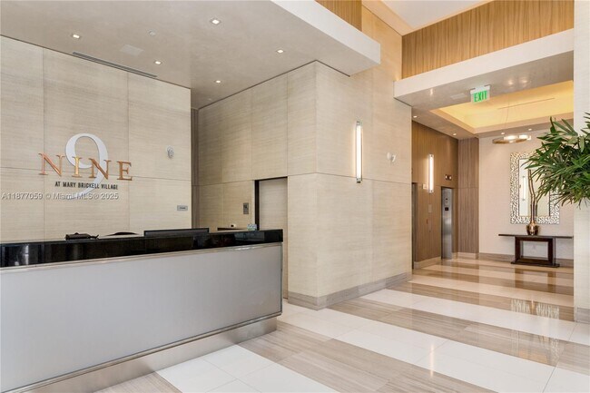 Building Photo - 999 SW 1st Ave