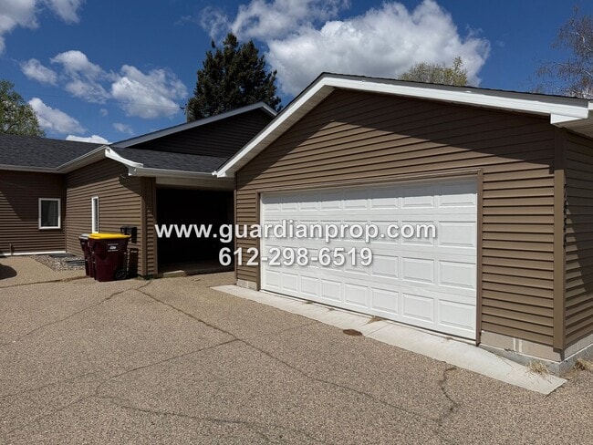 Building Photo - 7535 Cloman Way E