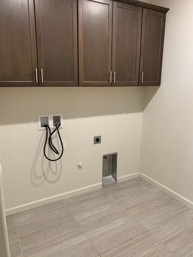 Building Photo - Brand new house ready to be called home