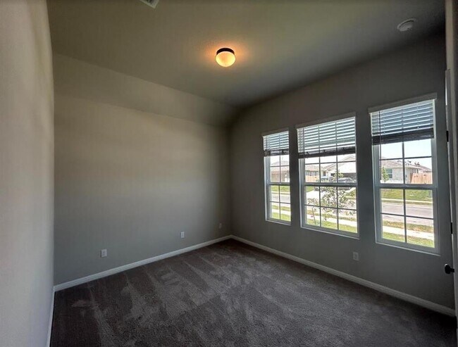 Building Photo - 303 Bear Oak St