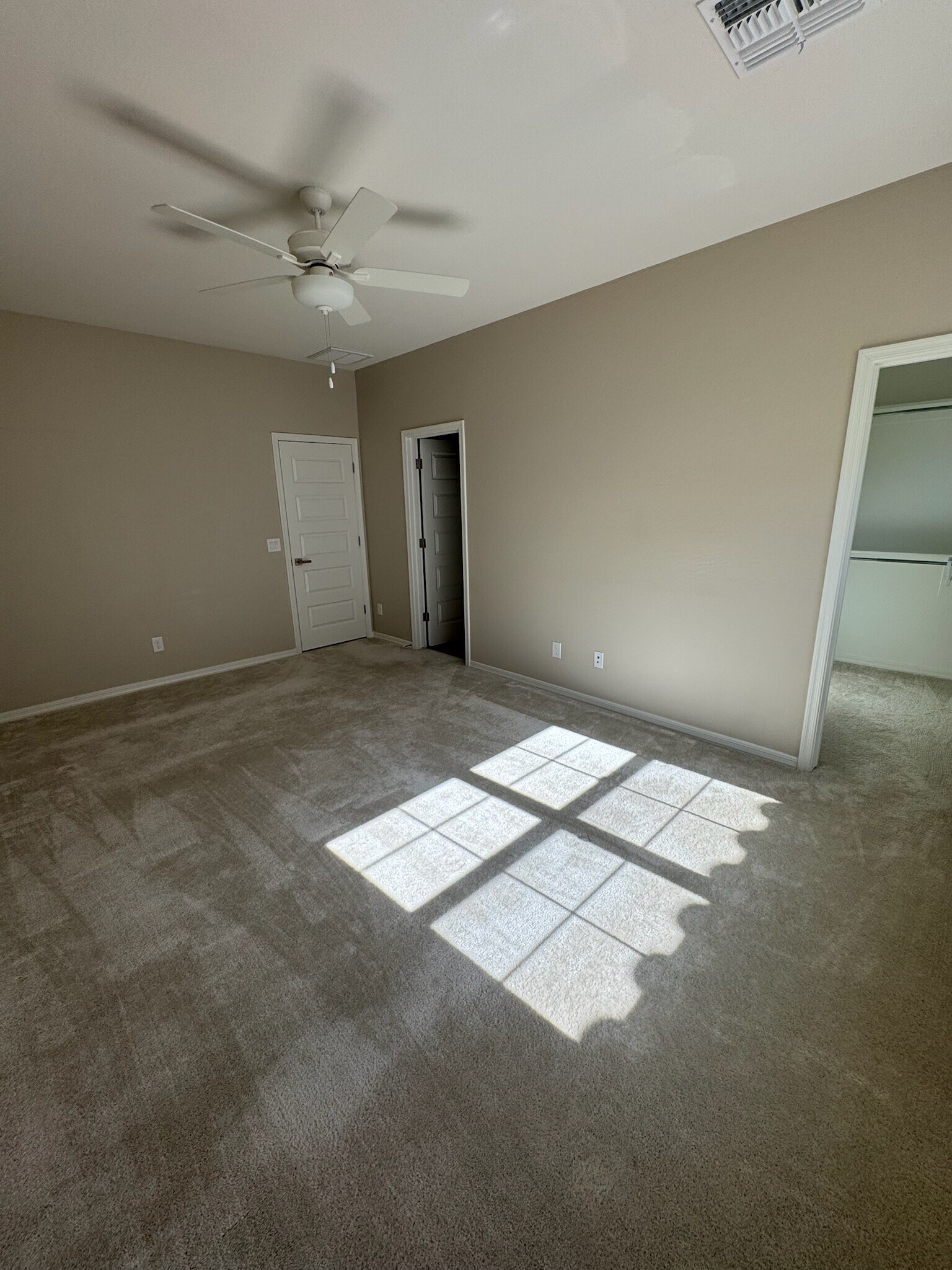 Building Photo - 277 E Azalea Dr
