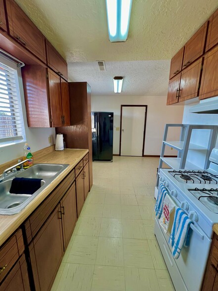 Building Photo - 3058 Tenorio Dr