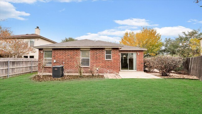 Building Photo - "Charming 3-Bedroom Home with 2 Full Baths in New Braunfels – 1,425 Sq Ft of Comfort on Cherokee ...