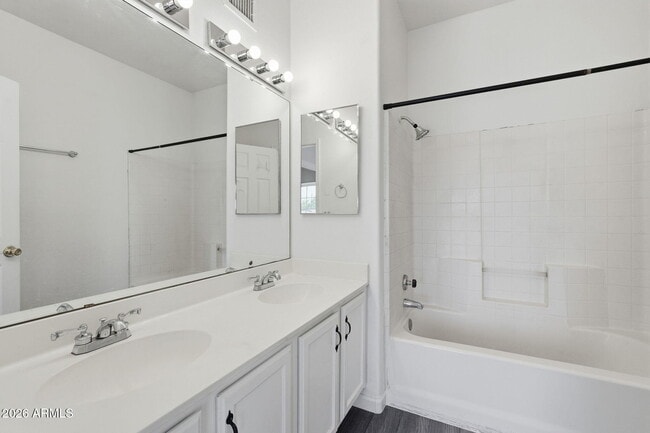 Building Photo - 1026 W Libra Dr