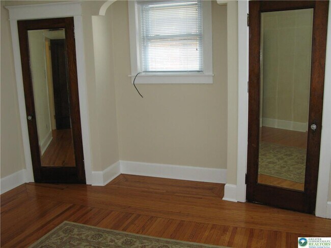 Building Photo - 520 N Muhlenberg St