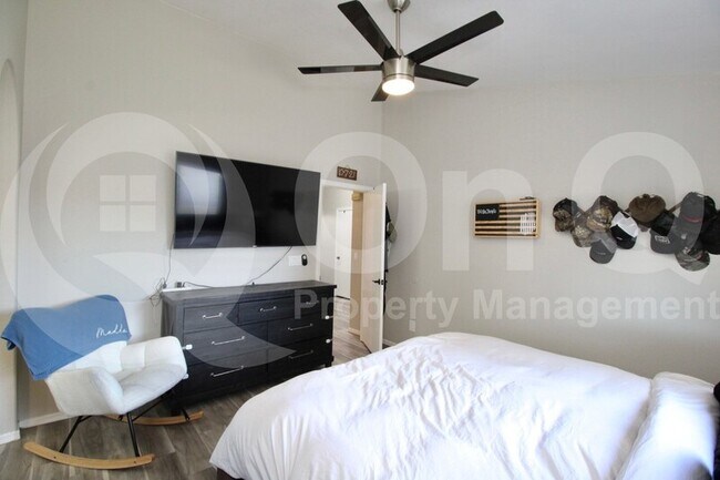 Building Photo - 6335 E Brown Rd