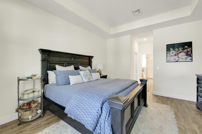 Building Photo - 2513 SW Calder St