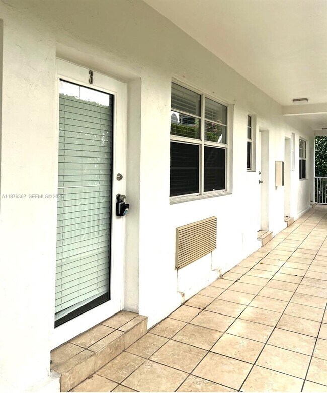 Building Photo - 7510 Carlyle Ave