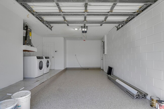 Building Photo - 2145 5th St