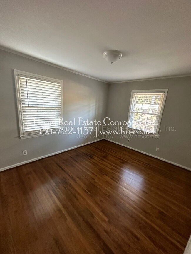 Building Photo - 525 Lester Ln