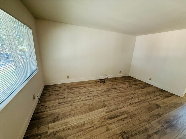 Building Photo - 2 bed 1 bath unit for rent in South Lake Tahoe