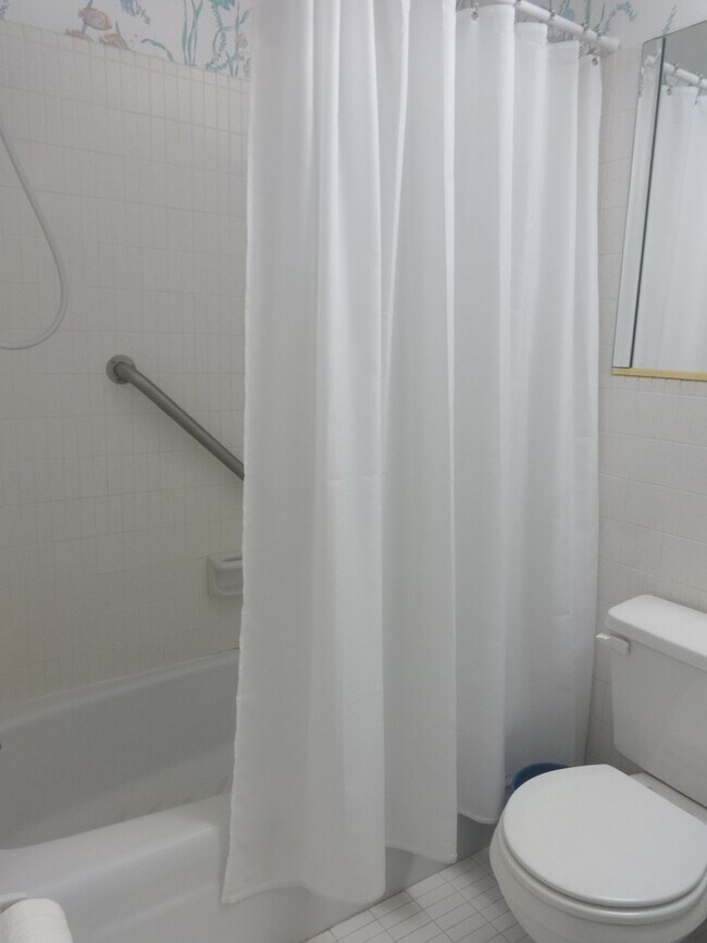 Building Photo - 1BR + Den with Murphy Bed/2BA Single level villa on the Beach!