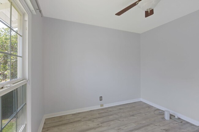 Building Photo - Beautiful 3-Bedroom Home with Pool in Tarzana!