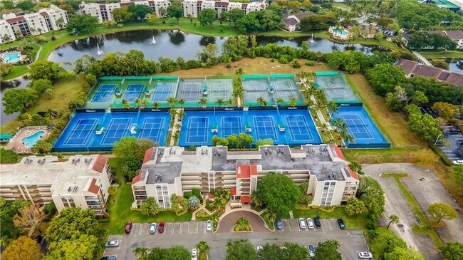 aerial of tennis courts - 955 Egret Cir