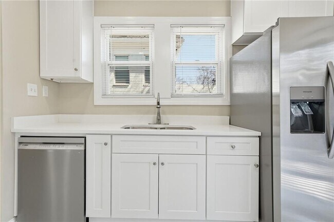 Building Photo - 393 8th St NE