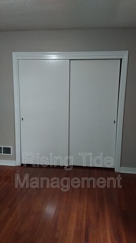 Building Photo - 316 20th Ave NE