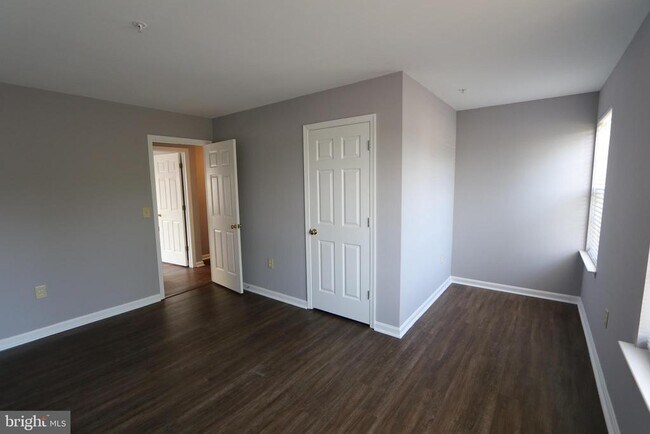 Building Photo - 5213 Zephyr Ave