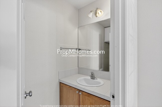Building Photo - Spacious Three Bedroom Townhome in the Heart of Beaverton!