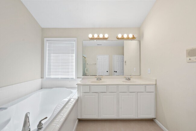 Building Photo - July Move-in, Cary Park!