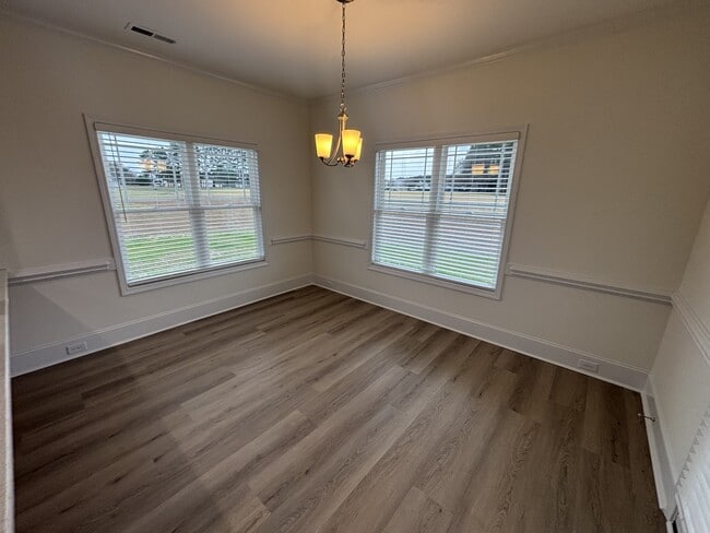 Building Photo - 127 Godwin Ln