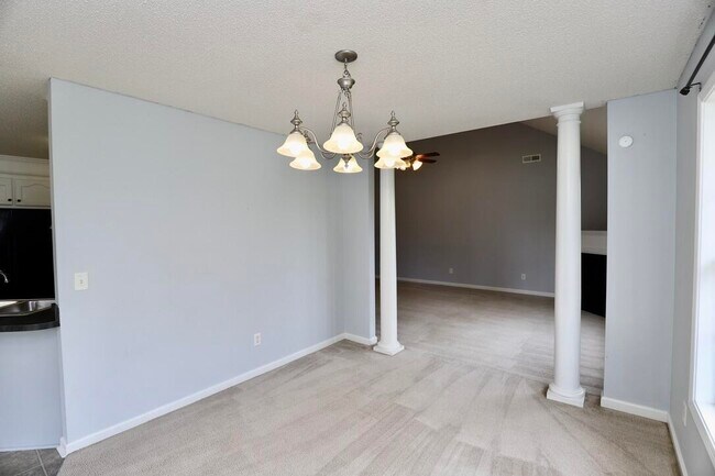 Building Photo - 60 Vinca Ct