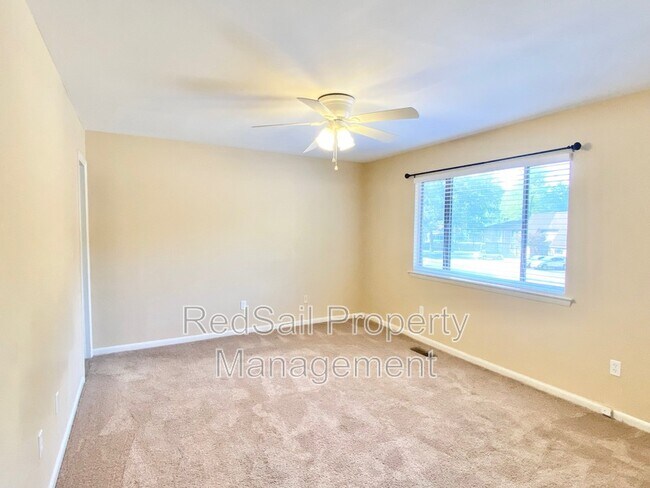Building Photo - 1058 Willow Green Dr