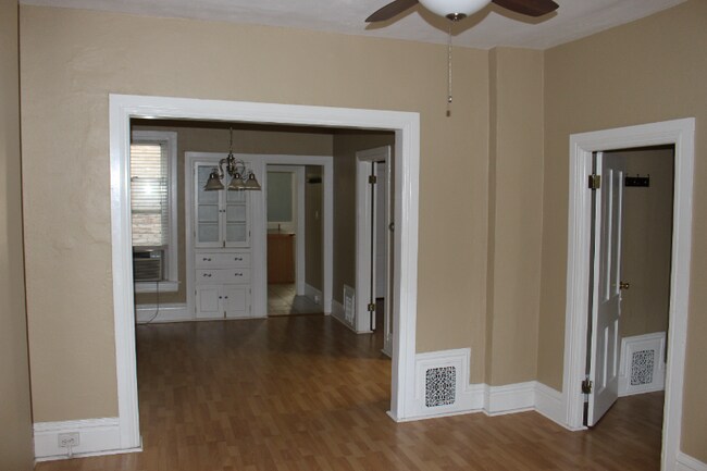 Building Photo - 1015 E 10th Ave