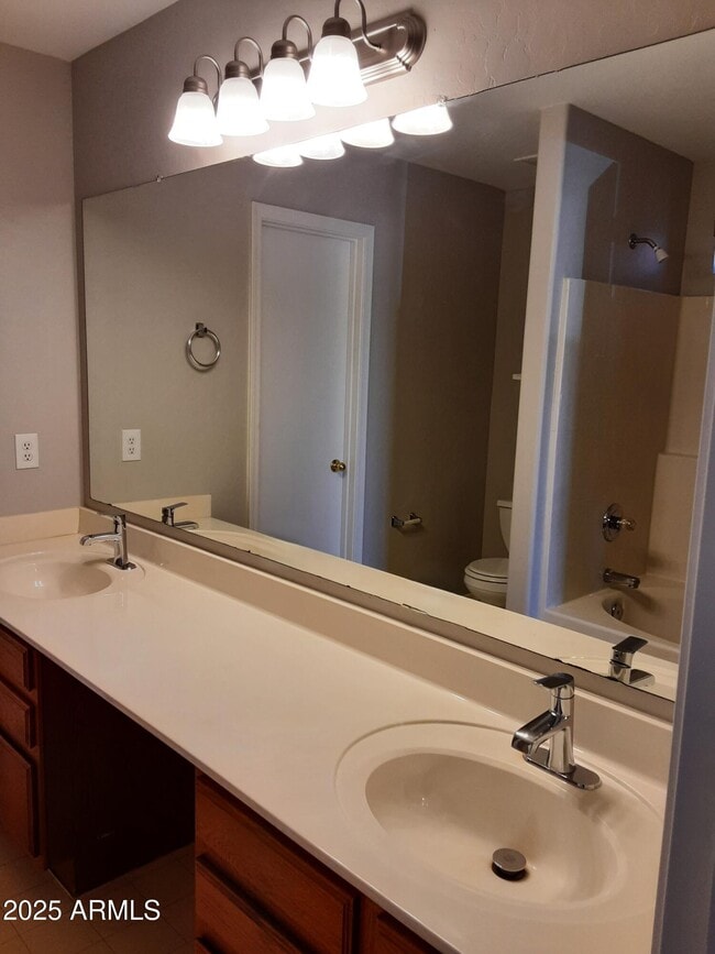 Building Photo - 1401 E Jasper Dr