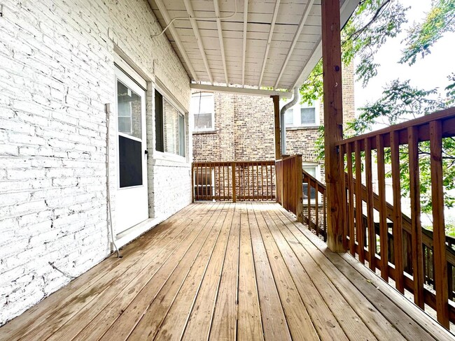 Building Photo - 1526 N Artesian Ave