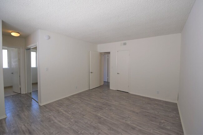 Building Photo - 5036